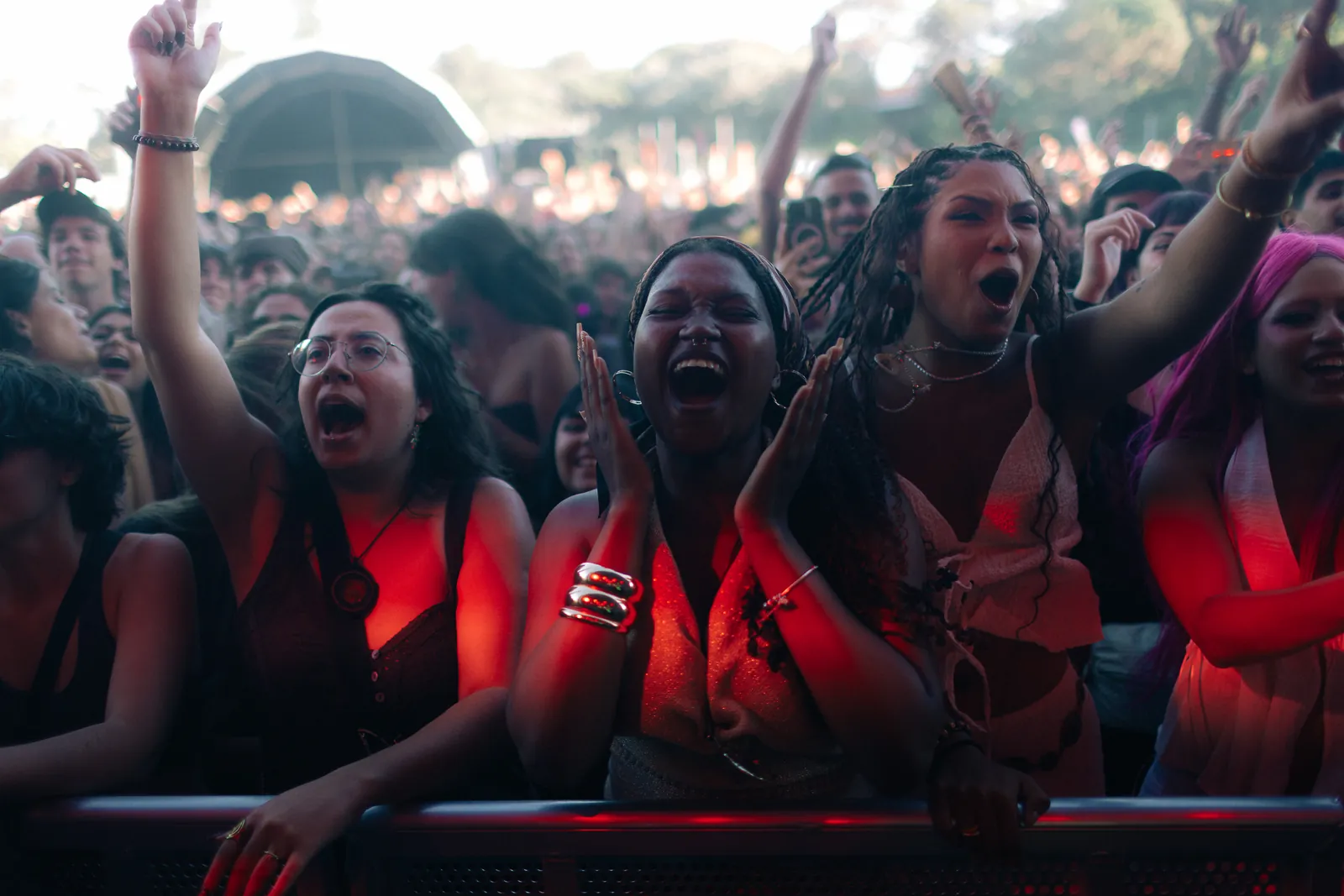 Público eufórico na primeira fila